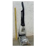 Dirt Devil Featherlight Carpet Shampooer- works