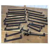 Drawer / cabinet pulls