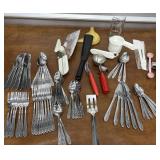 Kitchen utensils, nice ï¿½starter lotï¿½. Silverware,