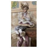 Pixie shelf sitter