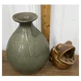 Pottery vase, frog ashtray