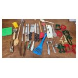 155Knives kitchen wares etc
