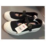 Brand new / tags size 5 justice Sport M J Sneaker