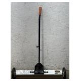 Central Machinery 30" Magnetic Floor Sweeper
