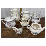 Teapots, pitchers *1 pitcher chipped