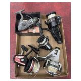 5 fishing reels - Zebco, eagle claw, cardinal