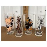 4 1973 Pepsi looney Tunes character tumblers