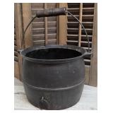 Cast iron Erie Griswold 813 bulge kettle #7 -