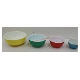 Set of 4 Pyrex bowls