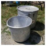 Large aluminum pot with insert