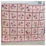 Unfinished pink Dresden plate quilt - it needs
