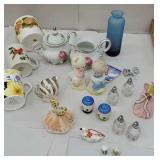 Box of miscellaneous - coffee mugs, salt and