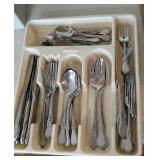 Set of stainless steel flatware - Oneida