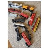 Group of Lionel cars - no boxes