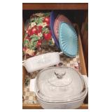 3 Pyrex casseroles & tupperware
