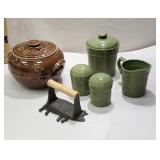 Group - Bean pot, bacon press, green set