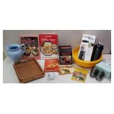 Box of misc kitchen items - onion bloomer,