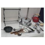 Box of miscellaneous kitchenware including neat
