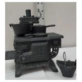 Miniature cast iron cook stove - Queen