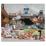 Cart 20 - bottom row only kitchenware in