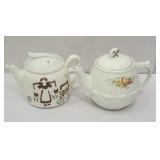 2 teapots