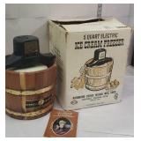 Ice cream maker with original box
