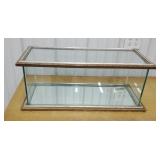 Heavy tabletop showcase with mirrored bottom -