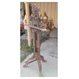 Mortising machine with claw feet