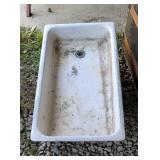 Porcelain farm sink