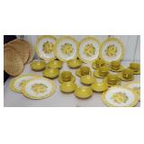 Set of retro plastic artesian wear with yellow