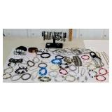 Box of miscellaneous bracelets
Display not