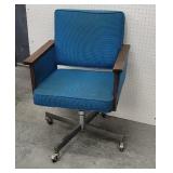 Retro arm chair 
needs cleaning