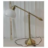 Desk lamp with white shade -
Needs tightening up