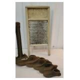 Set of shoe lasts and double handy washboard