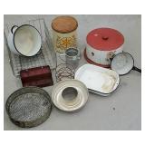 Box of miscellaneous tin kitchenware including