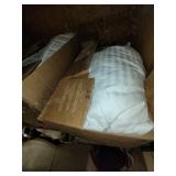 6) queen size Beckham collection Pillows