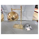 904906 Bow based desk lamp