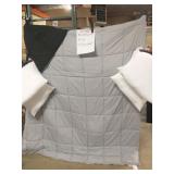 Blk/Grey reversible King Comforter w/ pillows