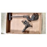 pipe cutter & pipe vice