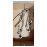 Spring compressing pliers