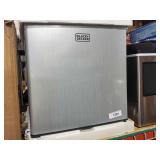 A4C2 1pc Black & Decker Mini fridge BCRK17 1.7CF g