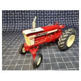 Byron7 1pc Farmall 560 Tractor Diecast IH Red