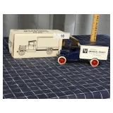 Byron 7 1pc Ertl Bank 31 Hawkeye Truck 1/34 Scale