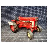 Byron7 1pc International 966 Diecast IH Red