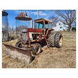 Gaines 1901 IH 966 International tractor