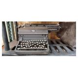 Byron A3-E2 1pc Royal Type Writter Black