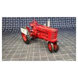 Byron7 1pc Farmall "H" diecast IH Red