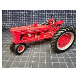 Byron7 1pc Farmall H Diecast IH Red