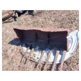 1 tractor bucket
