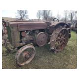 John Deere 1952 Tractor gas wide gear drive